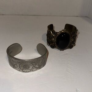 Floral Pewter bracelet August and free black bracelet